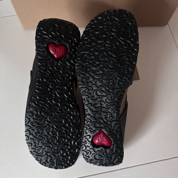 NIB - Think! MIZZI Sandals - Black - Picture 9 of 10